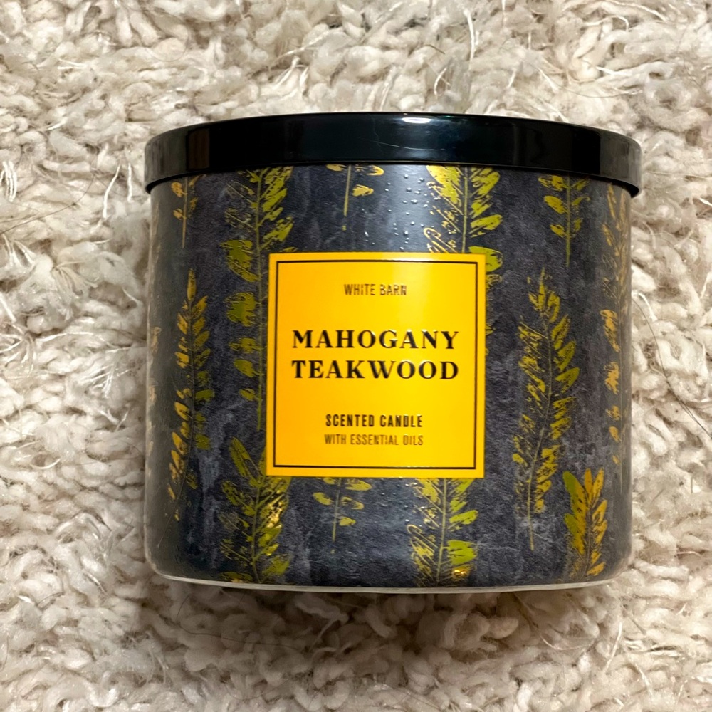 Mahogany teakwood 3 wick bath and body works candle with 3 unused wallflowers